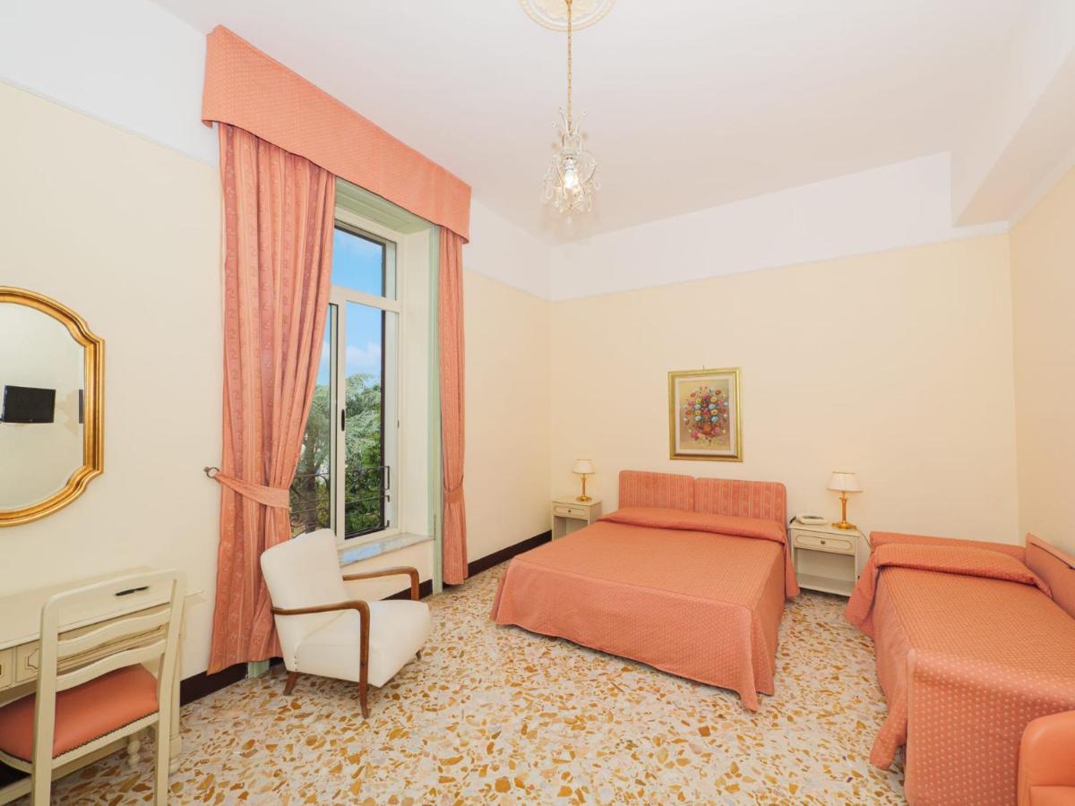 Hotel Delle Palme SantʼAgata sui Due Golfi Exterior foto