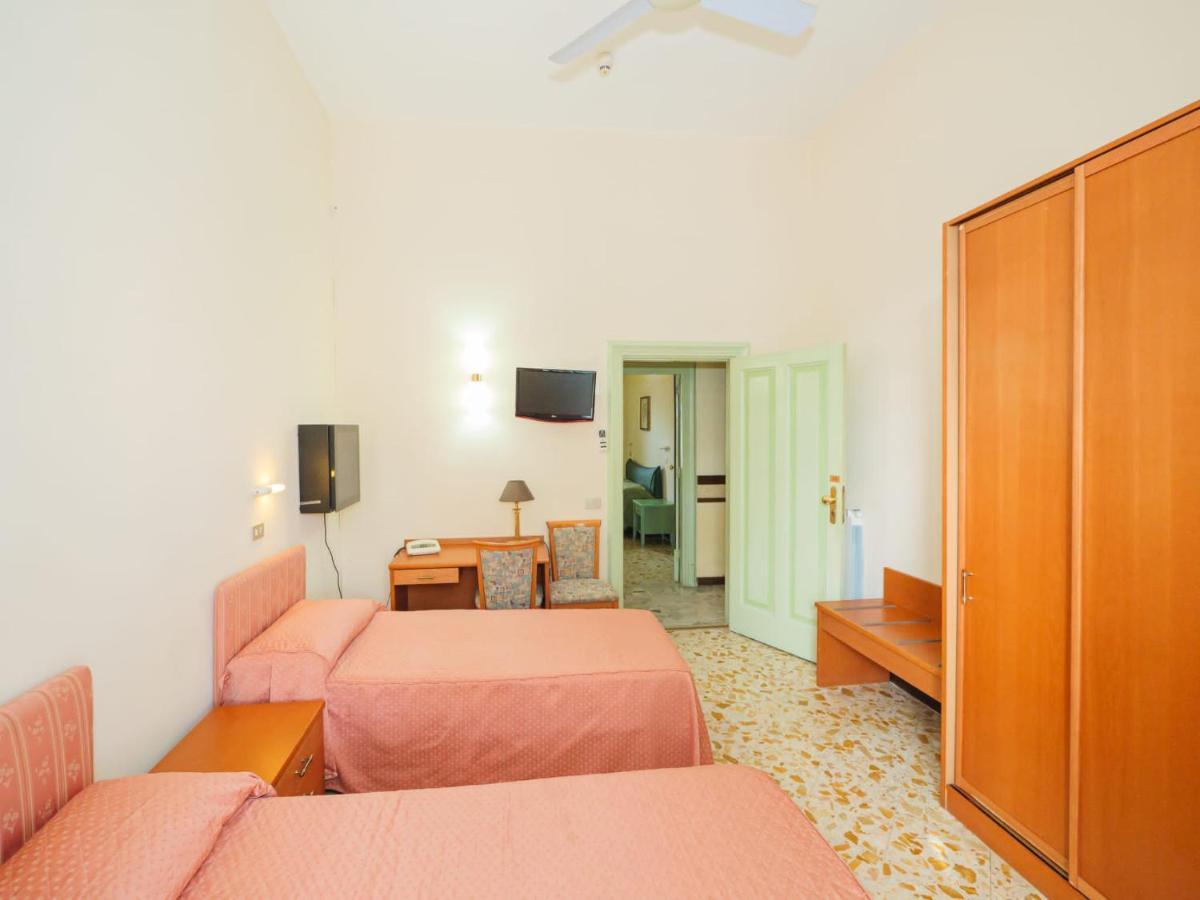 Hotel Delle Palme SantʼAgata sui Due Golfi Exterior foto