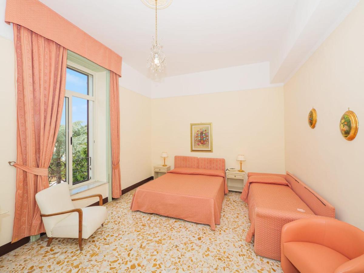 Hotel Delle Palme SantʼAgata sui Due Golfi Exterior foto