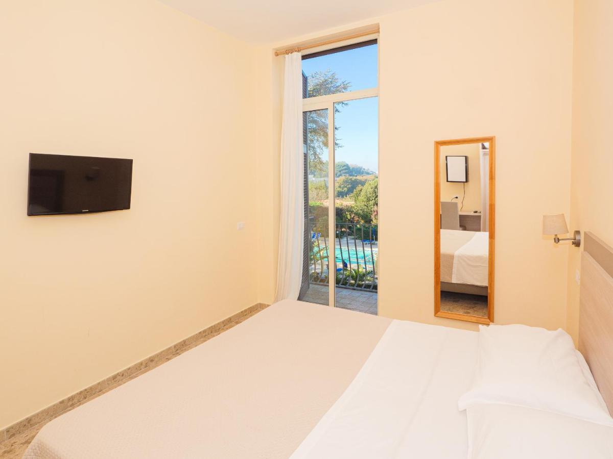 Hotel Delle Palme SantʼAgata sui Due Golfi Exterior foto