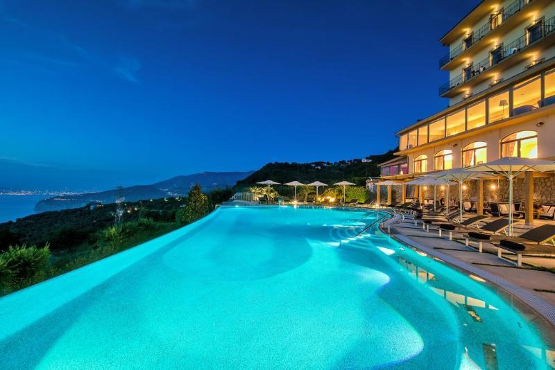 Hotel Delle Palme SantʼAgata sui Due Golfi Exterior foto